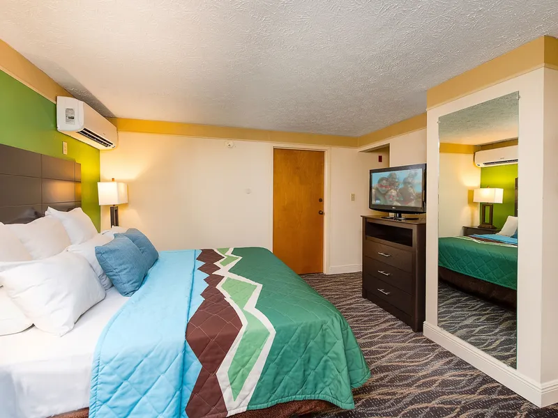 Country Cascades Waterpark Resort hotel detail image 6