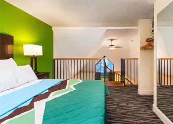 Country Cascades Waterpark Resort hotel thumbnail 7