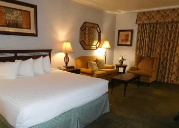 University Square Hotel hotel thumbnail 4