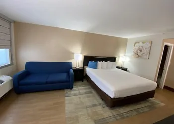 Stanford Inn & Suites Anaheim hotel thumbnail 8