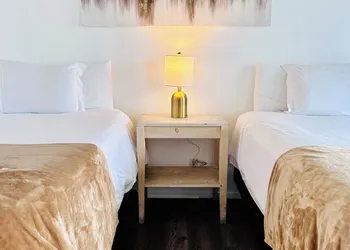 Foghorn Harbor Inn hotel thumbnail 7
