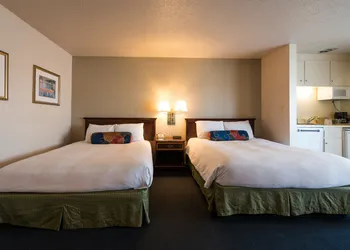 Coral Reef Inn & Suites hotel thumbnail 2