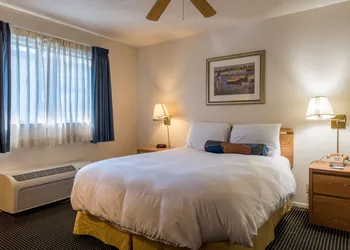 Coral Reef Inn & Suites hotel thumbnail 4