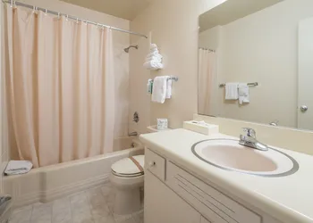 Coral Reef Inn & Suites hotel thumbnail 7