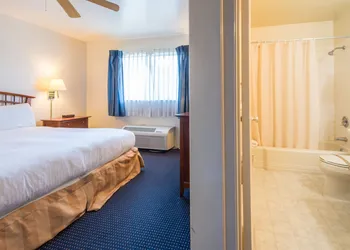 Coral Reef Inn & Suites hotel thumbnail 8
