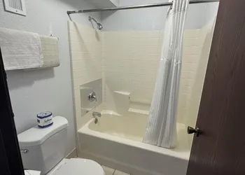 The New Pioneer hotel thumbnail 6