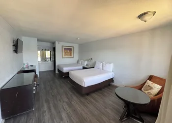 The New Pioneer hotel thumbnail 7