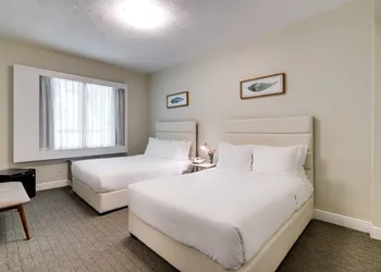 Crest Hotel Suites hotel thumbnail 2