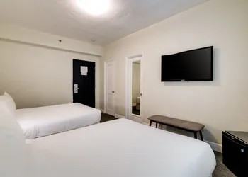 Crest Hotel Suites hotel thumbnail 5