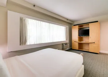 Crest Hotel Suites hotel thumbnail 7