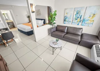 Boca Plaza by Lowkl hotel thumbnail 7