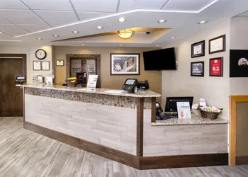 Gray Wolf Inn & Suites hotel thumbnail 2