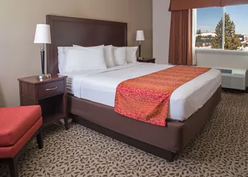 Gray Wolf Inn & Suites hotel thumbnail 4