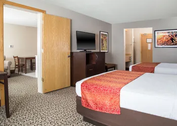 Gray Wolf Inn & Suites hotel thumbnail 6