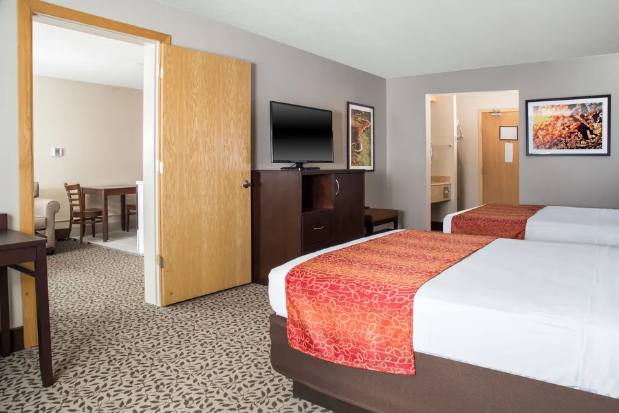 Gray Wolf Inn & Suites hotel detail image 6
