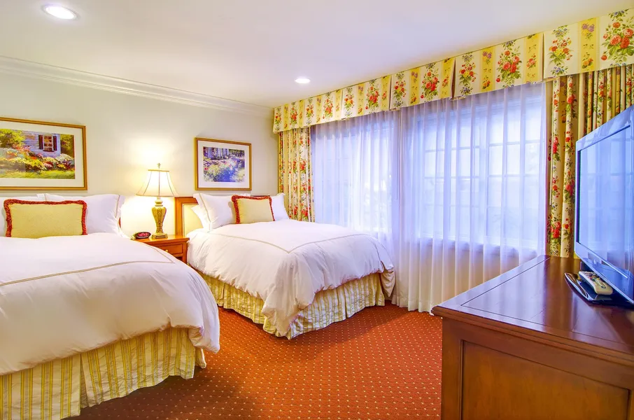 Wayside Inn hotel detail image 2