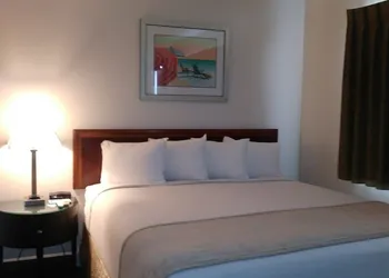 Beach Place Hotel hotel thumbnail 3