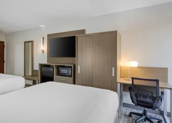 SureStay Plus Hotel by Best Western Chicago Lombard hotel thumbnail 8