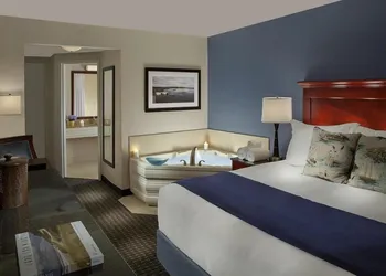 Inn on the Square hotel thumbnail 5
