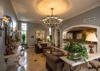 Bienville House hotel thumbnail 2