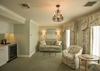 Bienville House hotel thumbnail 5