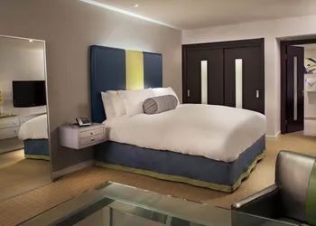 Sunset Marquis hotel thumbnail 5