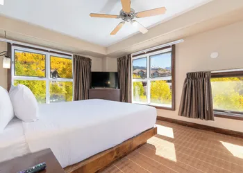 The Peaks Resort and Spa hotel thumbnail 3