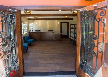 Carlton Oaks Lodge, an Ascend Collection Hotel hotel thumbnail 2