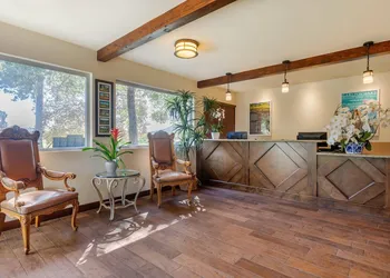 Carlton Oaks Lodge, an Ascend Collection Hotel hotel thumbnail 3