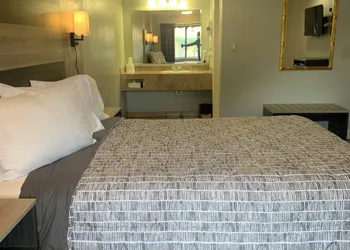 Monterey Oceanside Inn hotel thumbnail 5