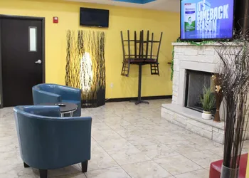Parkwood Inn & Suites hotel thumbnail 3