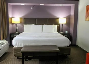 Parkwood Inn & Suites hotel thumbnail 5