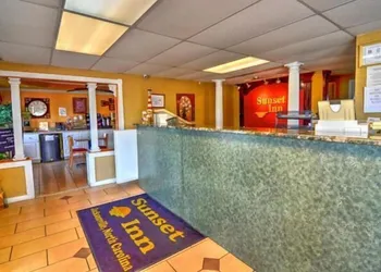 Sunset Inn hotel thumbnail 2