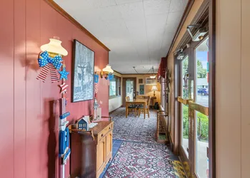 Glass House Inn Erie Near I-90 & I-79 hotel thumbnail 4