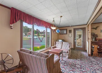 Glass House Inn Erie Near I-90 & I-79 hotel thumbnail 6