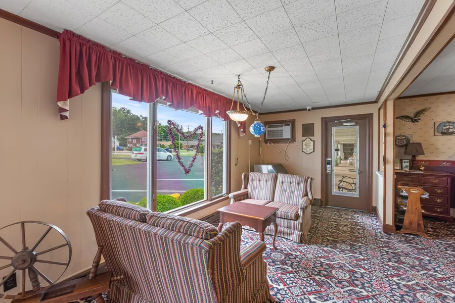 Glass House Inn Erie Near I-90 & I-79 hotel detail image 6