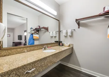 Bryant Inn & Suites hotel thumbnail 5