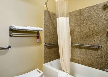 Bryant Inn & Suites hotel thumbnail 7