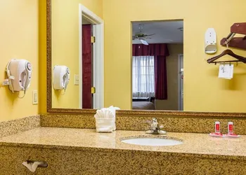 Bryant Inn & Suites hotel thumbnail 8
