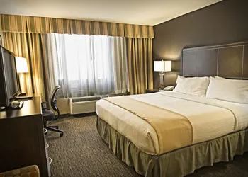 Holiday Inn Hotel & Suites Anaheim by IHG hotel thumbnail 3