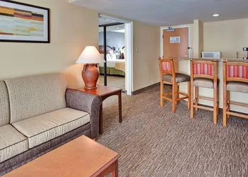 Holiday Inn Hotel & Suites Anaheim by IHG hotel thumbnail 5