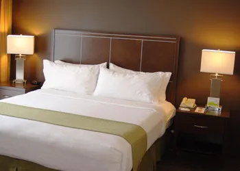 Holiday Inn Hotel & Suites Anaheim by IHG hotel thumbnail 6