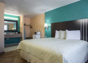 Pinn Road Inn and Suites hotel thumbnail 4