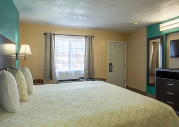 Pinn Road Inn and Suites hotel thumbnail 5