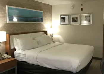 Holiday Inn & Suites Bolingbrook by IHG hotel thumbnail 3