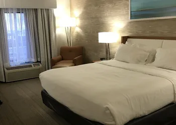 Holiday Inn & Suites Bolingbrook by IHG hotel thumbnail 4