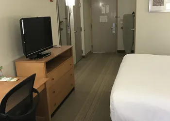Holiday Inn & Suites Bolingbrook by IHG hotel thumbnail 5