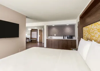 Holiday Inn La Mirada – Buena Park by IHG hotel thumbnail 7