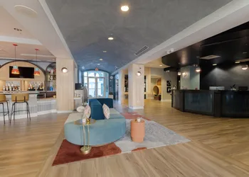 voco Sarasota by IHG hotel thumbnail 3
