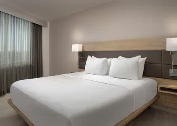 AC Hotel by Marriott Portland Lake Oswego hotel thumbnail 8